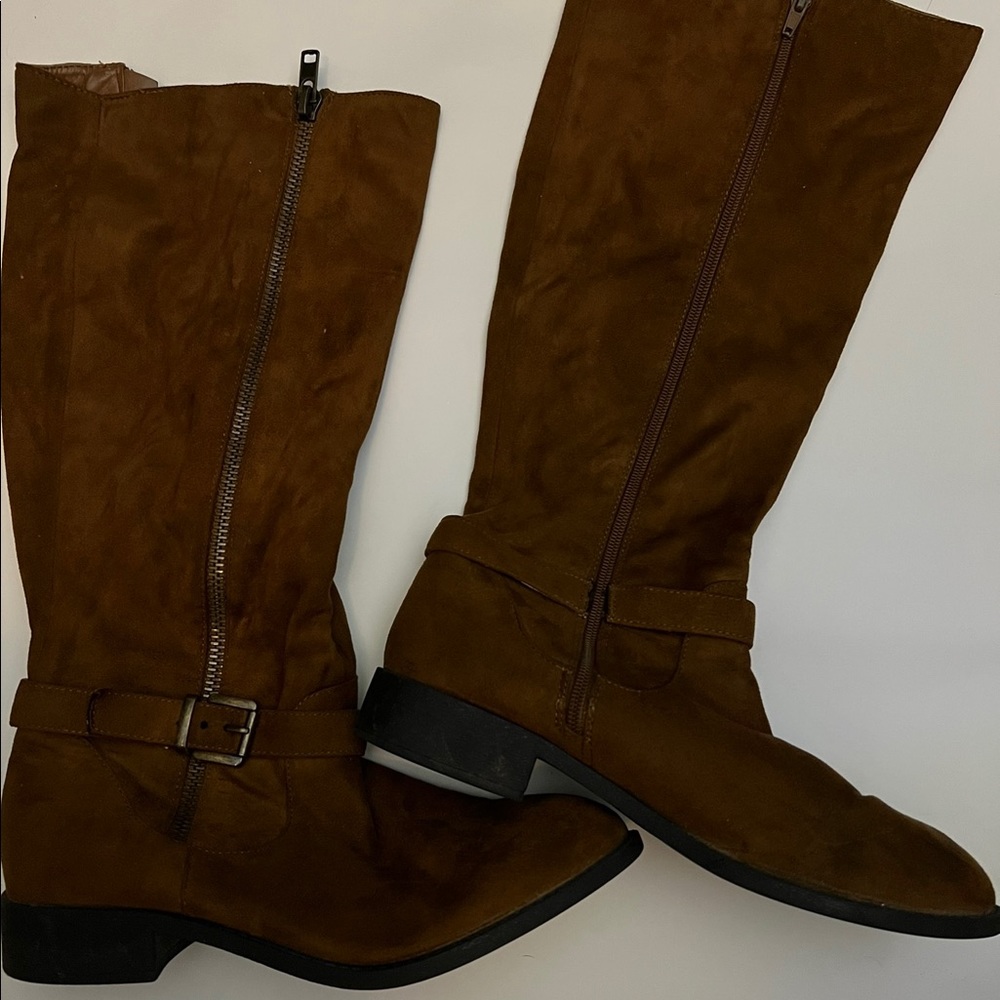 Knee boots